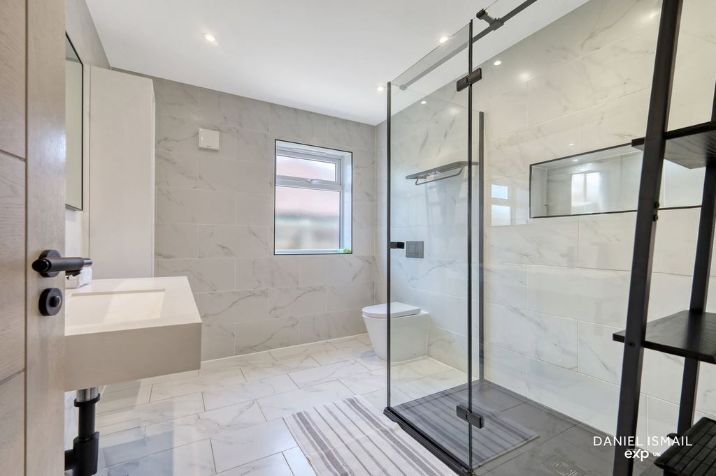 Additional image 6 of 5 bed detached house for saleGreat Berry Lane, Langdon Hills, Basildon SS16