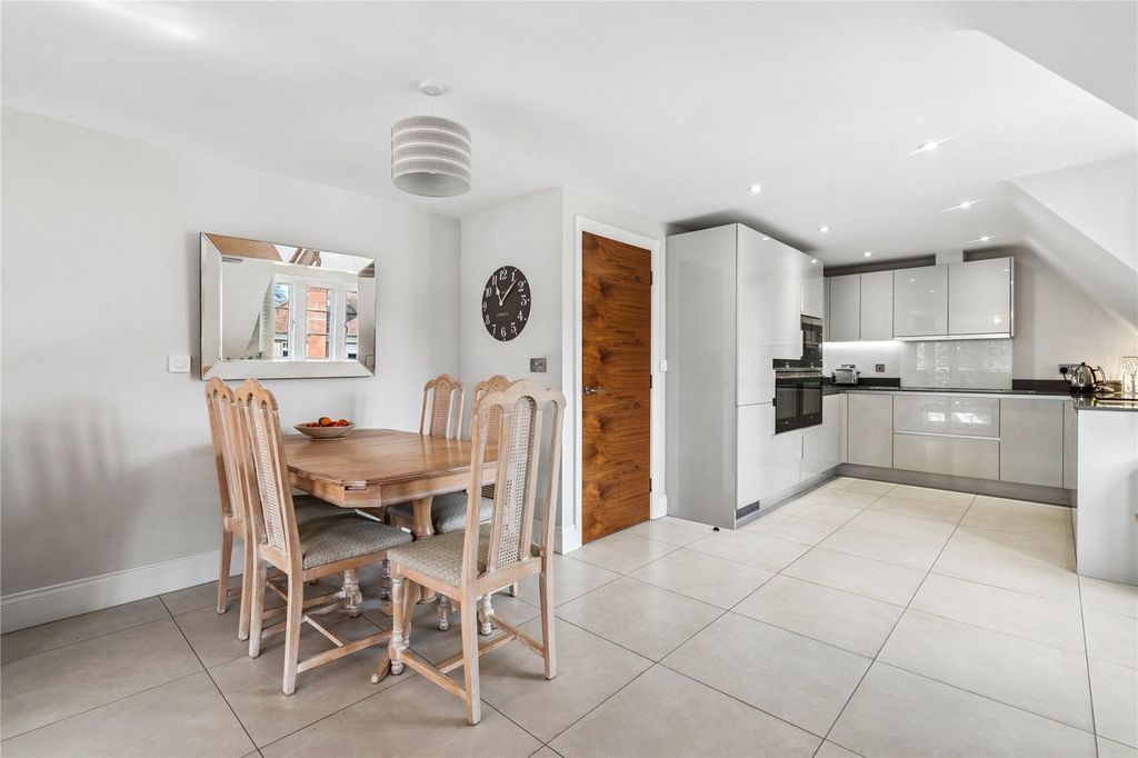Additional image 3 of 2 bed flat for saleNorth Road, Berkhamsted, Hertfordshire HP4