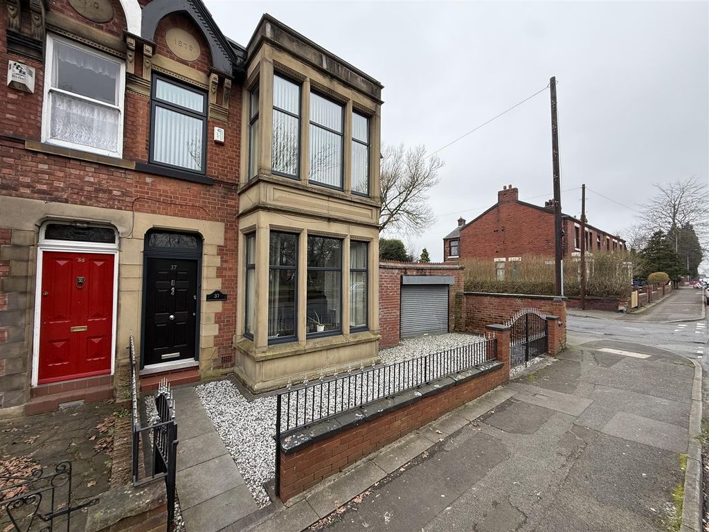 3 bed end terrace house for saleTaunton Road, Ashton-Under-Lyne OL7