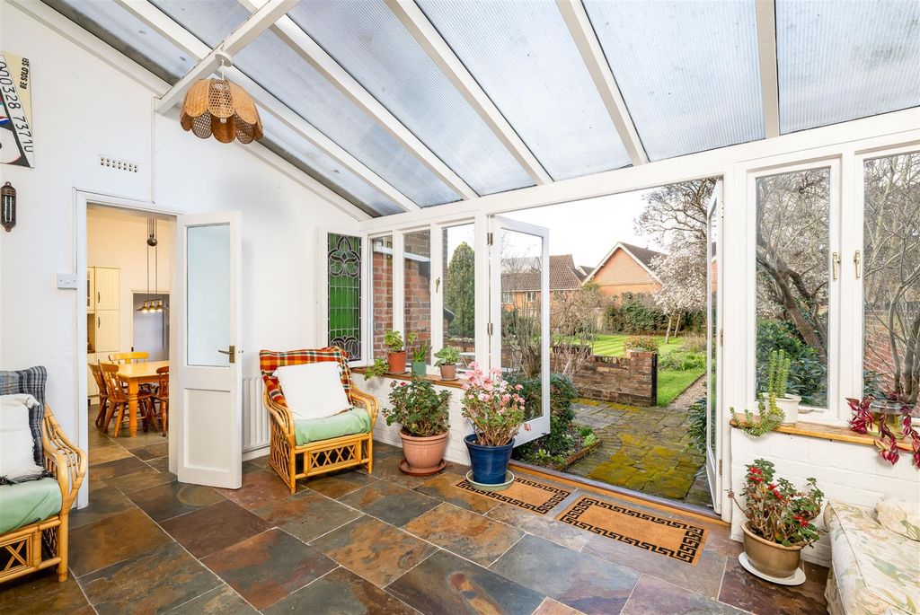 Additional image 8 of 8 bed semi-detached house for saleThe Crescent, Bedford MK40