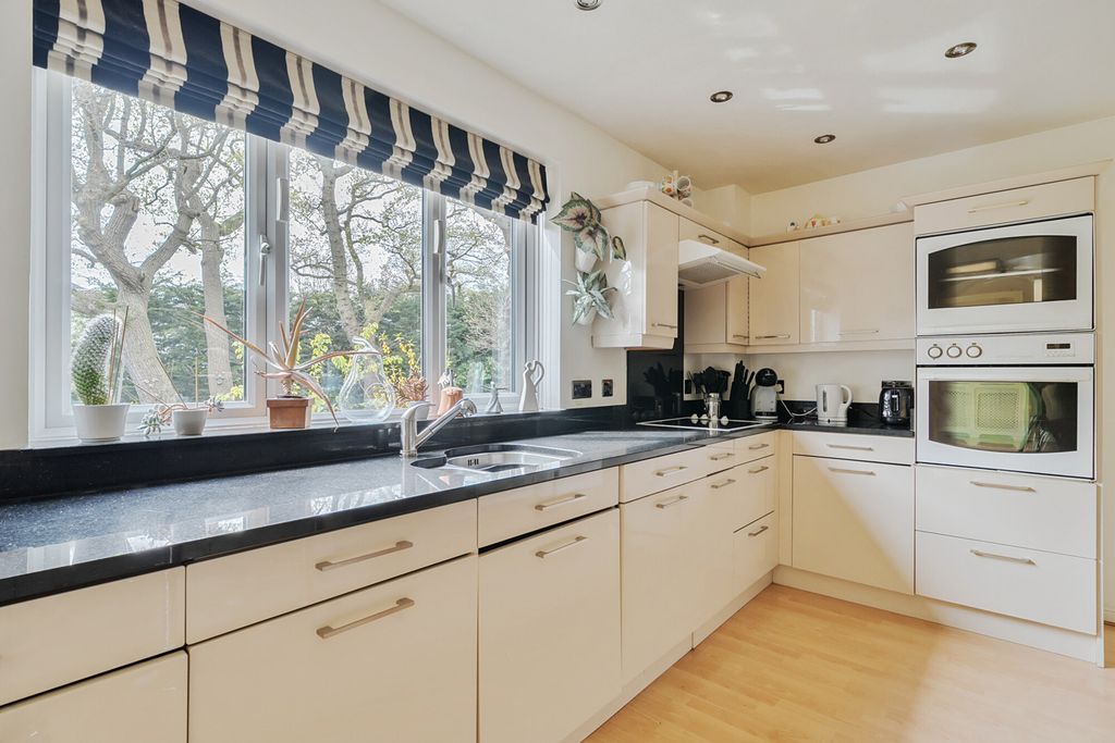 Additional image 17 of 6 bed detached house for saleFerguson Close, Bromley BR2