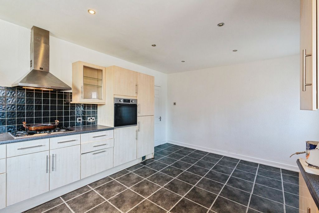 Additional image 10 of 3 bed flat for saleNorth Promenade, Lytham St. Annes, Lancashire FY8