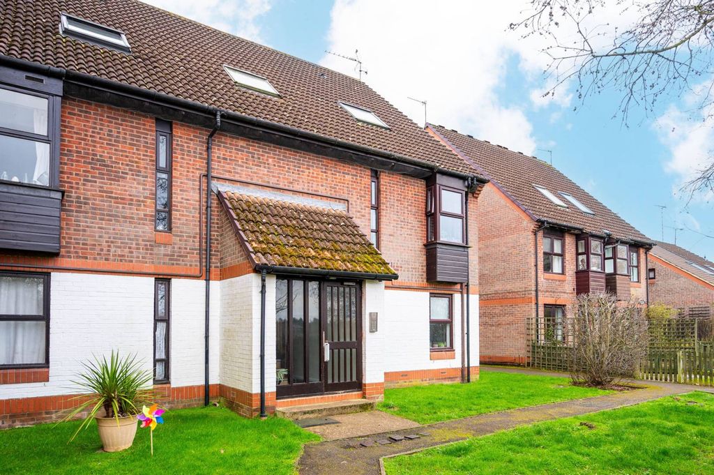 Additional image 2 of 1 bed flat for saleVeryan, Goldsworth Park, Woking GU21