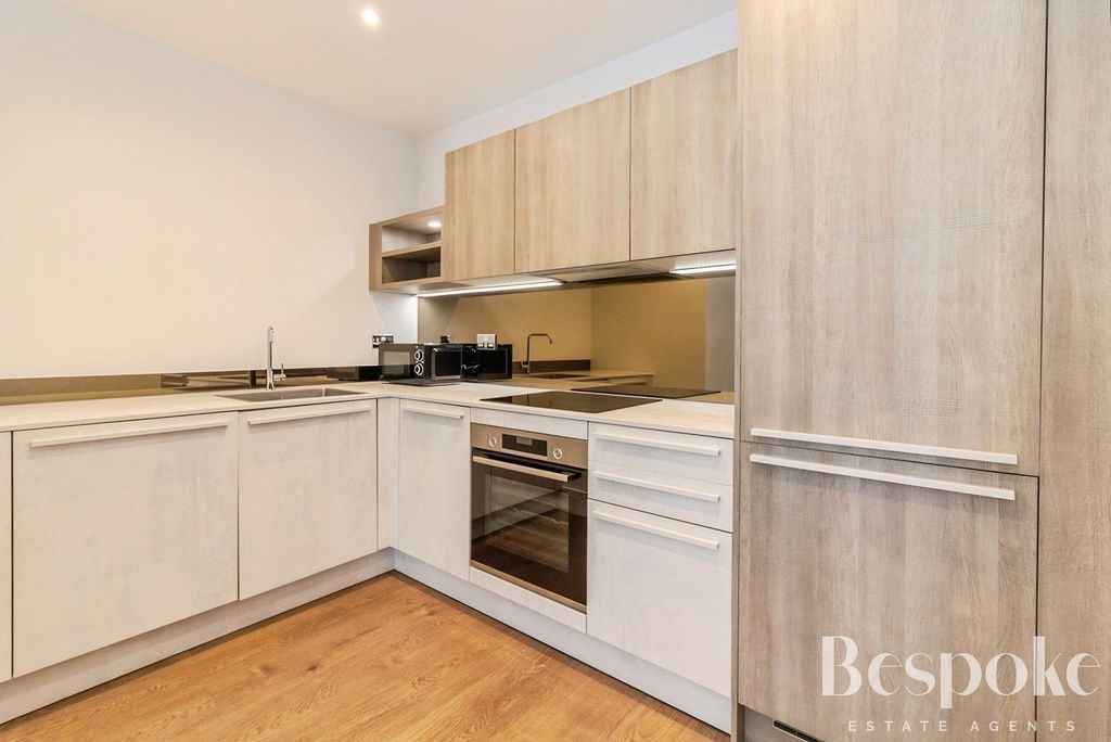 Additional image 4 of 2 bed flat for saleFairhaven Drive, Reading RG2
