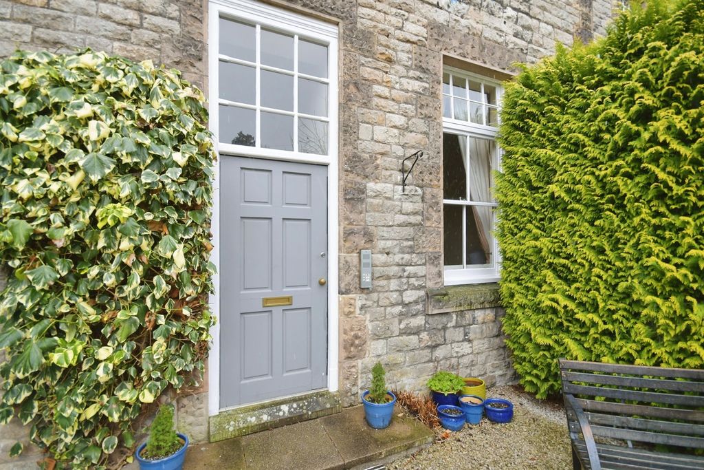 2 bed flat for saleCastle Drive, Bakewell DE45 photo 2