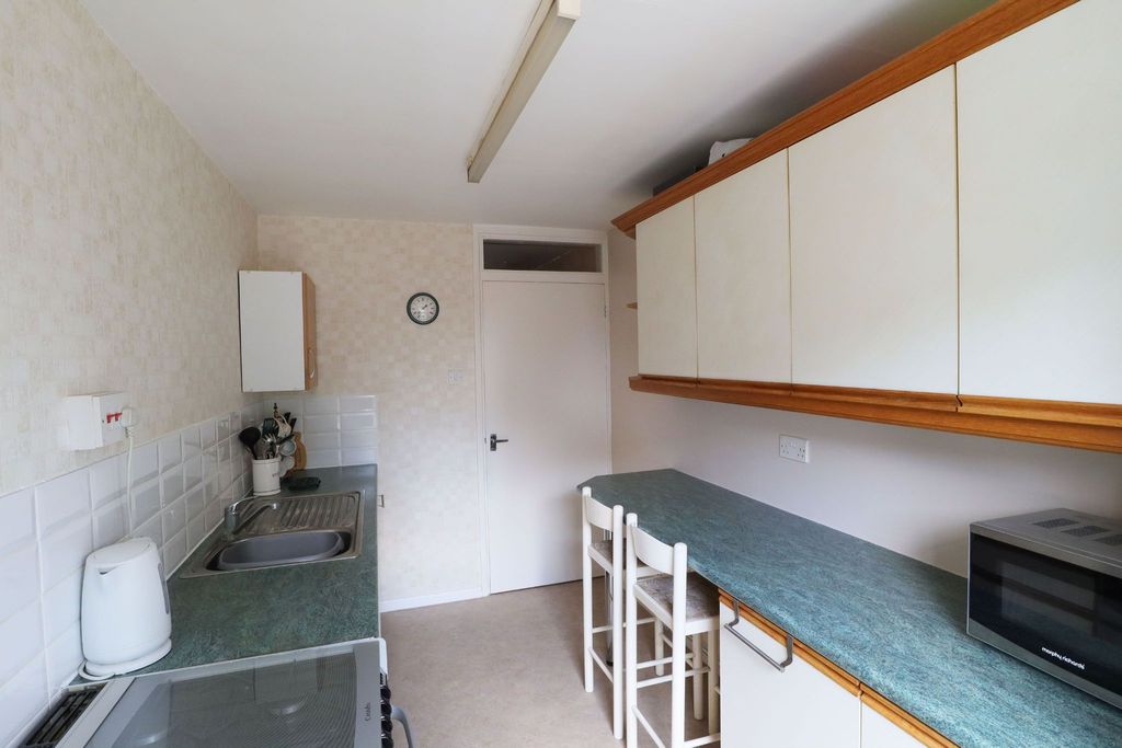 Additional image 8 of 2 bed flat for saleStratford Road, Alcester B49