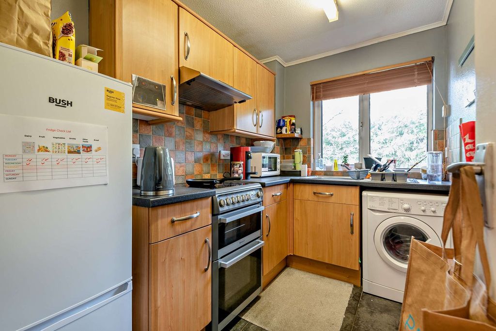 Additional image 6 of 1 bed flat for saleWillowmead Close, Woking GU21