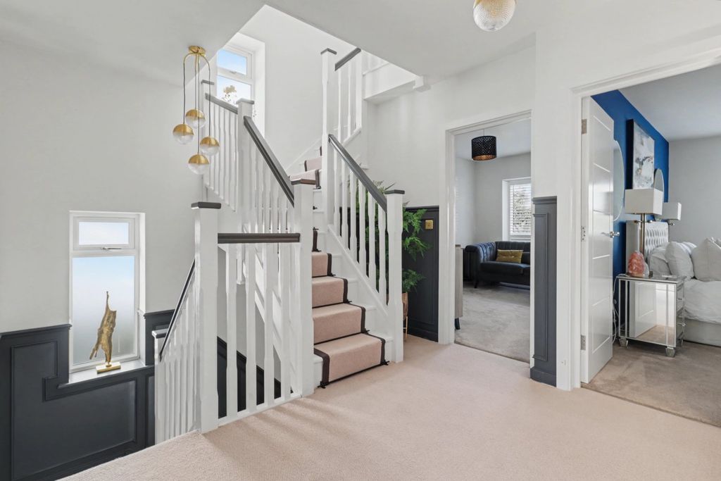 Additional image 10 of 5 bed detached house for saleRayleigh Road, Benfleet SS7