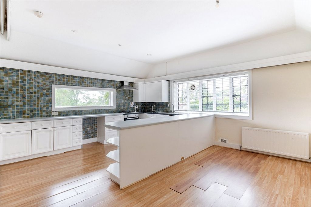 Additional image 5 of 4 bed flat for saleRowley Lane, Barnet EN5