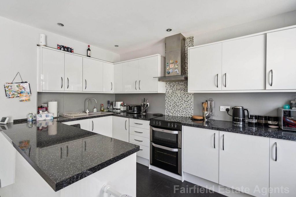 Additional image 3 of 3 bed semi-detached bungalow for salePenrose Avenue, Carpenders Park, Watford WD19