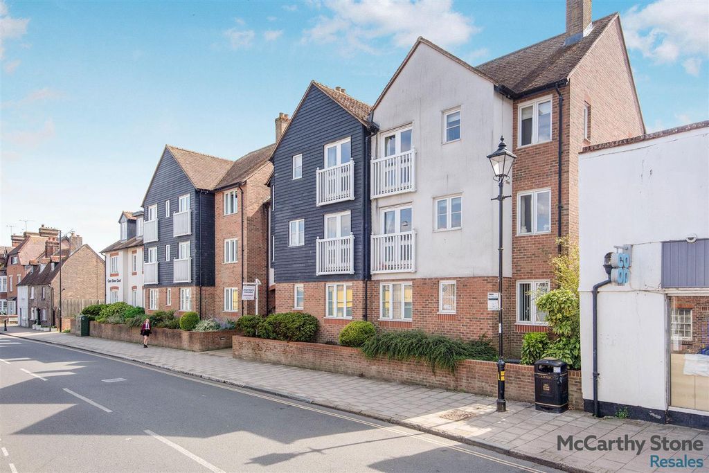 2 bed flat for saleCaen Stone Court, Queen Street, Arundel BN18