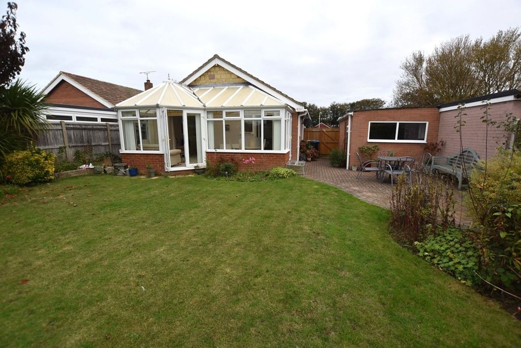 2 bed detached bungalow for saleDuncan Drive, Birchington CT7 photo 2