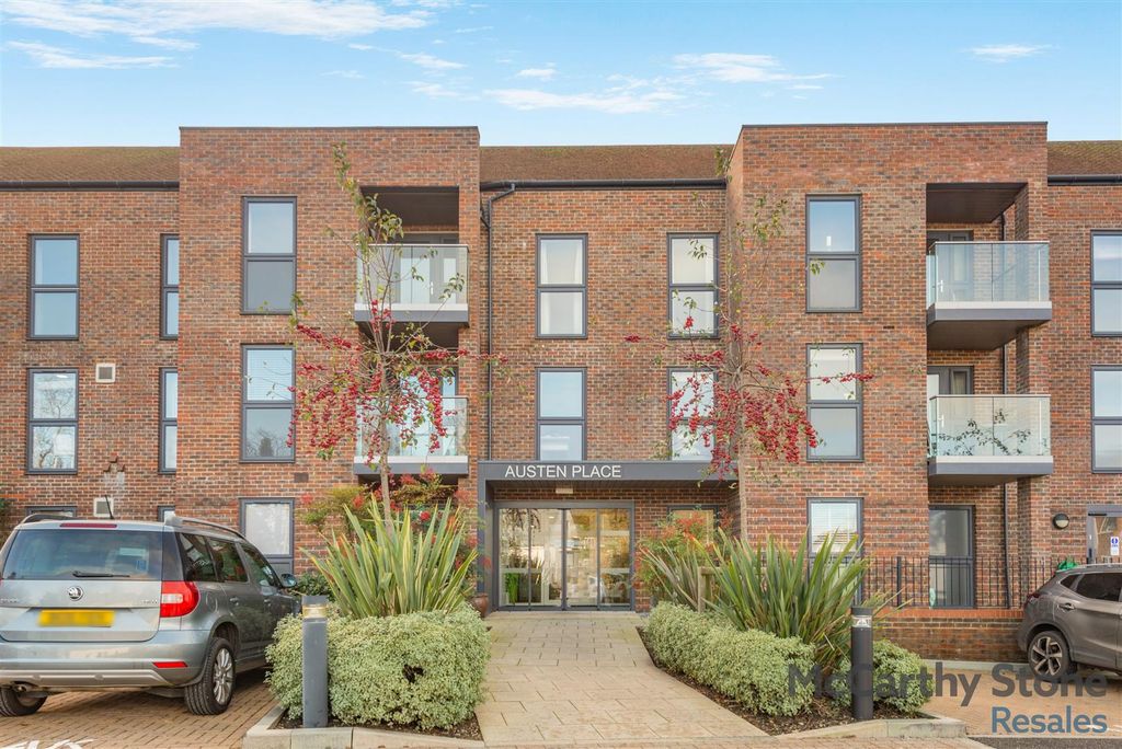 Additional image 2 of 2 bed flat for saleAusten Place, Lower Turk Street, Alton GU34