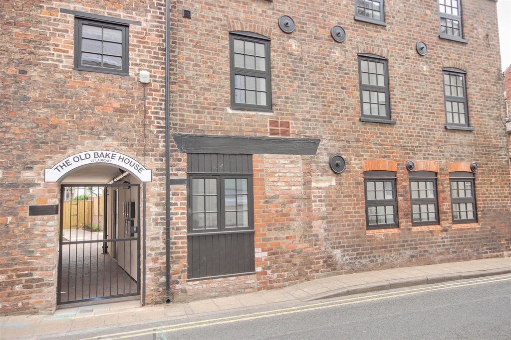 Additional image 8 of 1 bed flat for saleSaturday Market Place/Lairgate, Beverley HU17