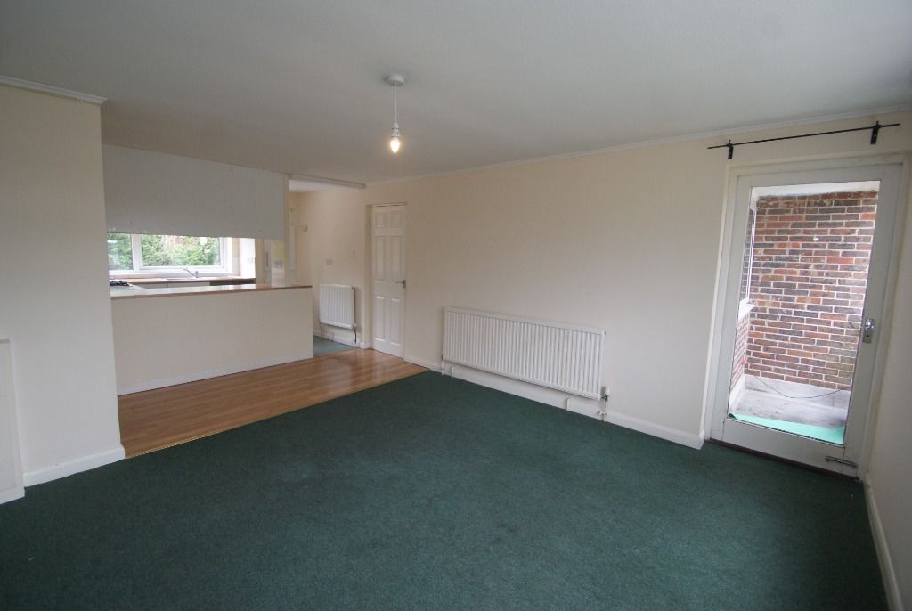 2 bed flat for saleThe Elms, Andover SP10 photo 3