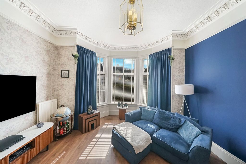 Additional image 5 of 4 bed semi-detached house for saleClackmannan Road, Alloa, Clackmannanshire FK10
