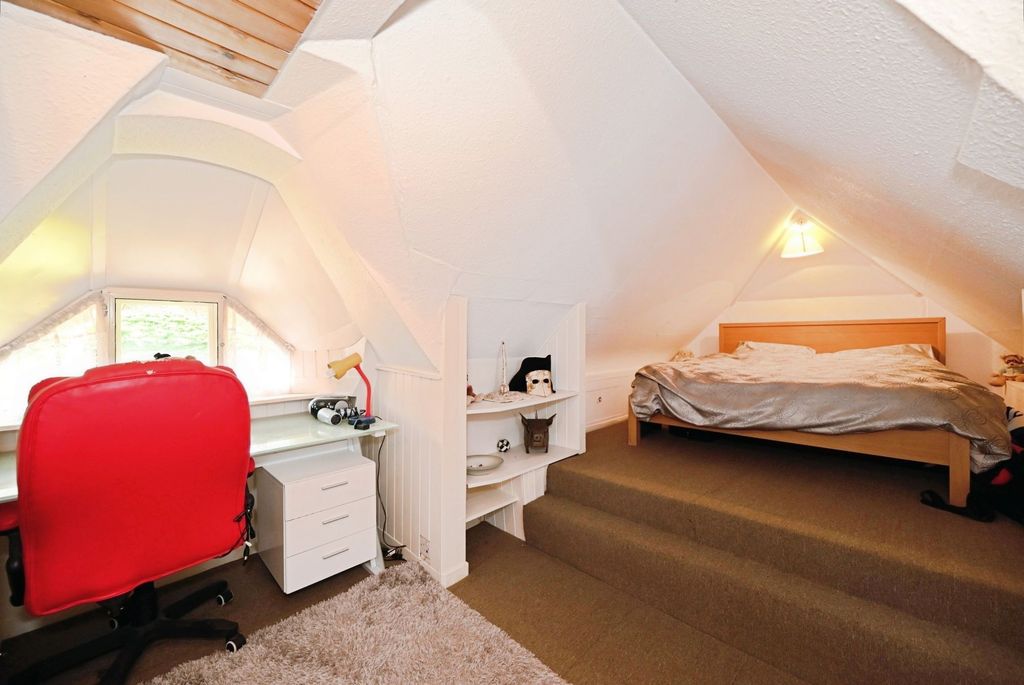 Additional image 14 of 4 bed cottage for sale36A Elm Road, Reading RG6