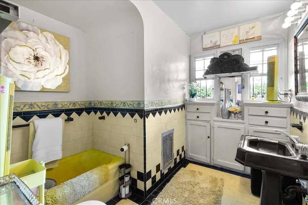 Additional image 15 of 3640 W 60th Street, Los Angeles, CA 90043