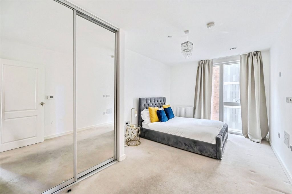 Additional image 8 of 3 bed flat for saleRegal Walk, Bexleyheath DA6