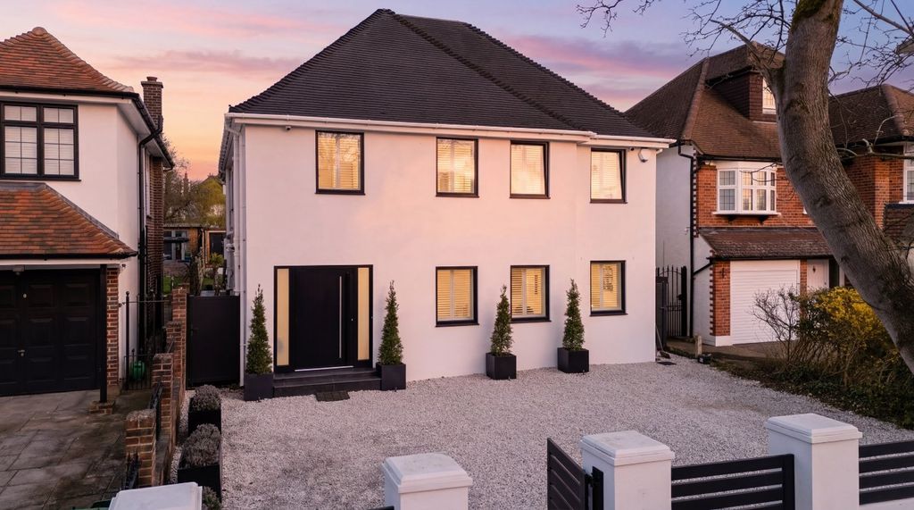 4 bed detached house for saleKenwood Drive, Beckenham BR3