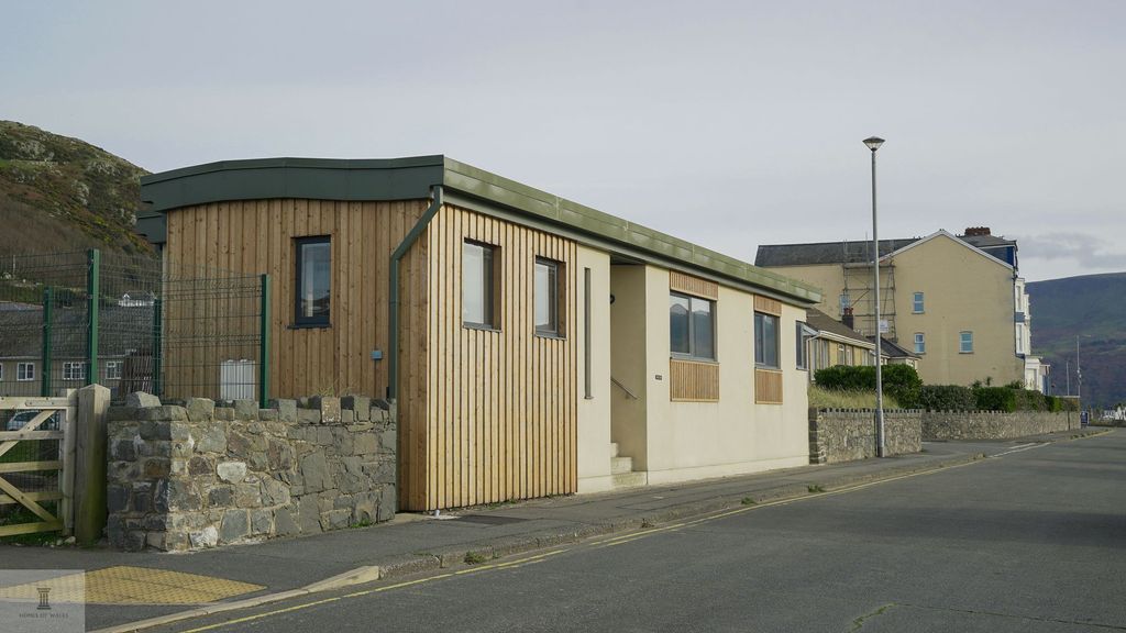 Additional image 30 of 1 bed property for saleHafan Y Traeth, Marine Parade, Barmouth LL42
