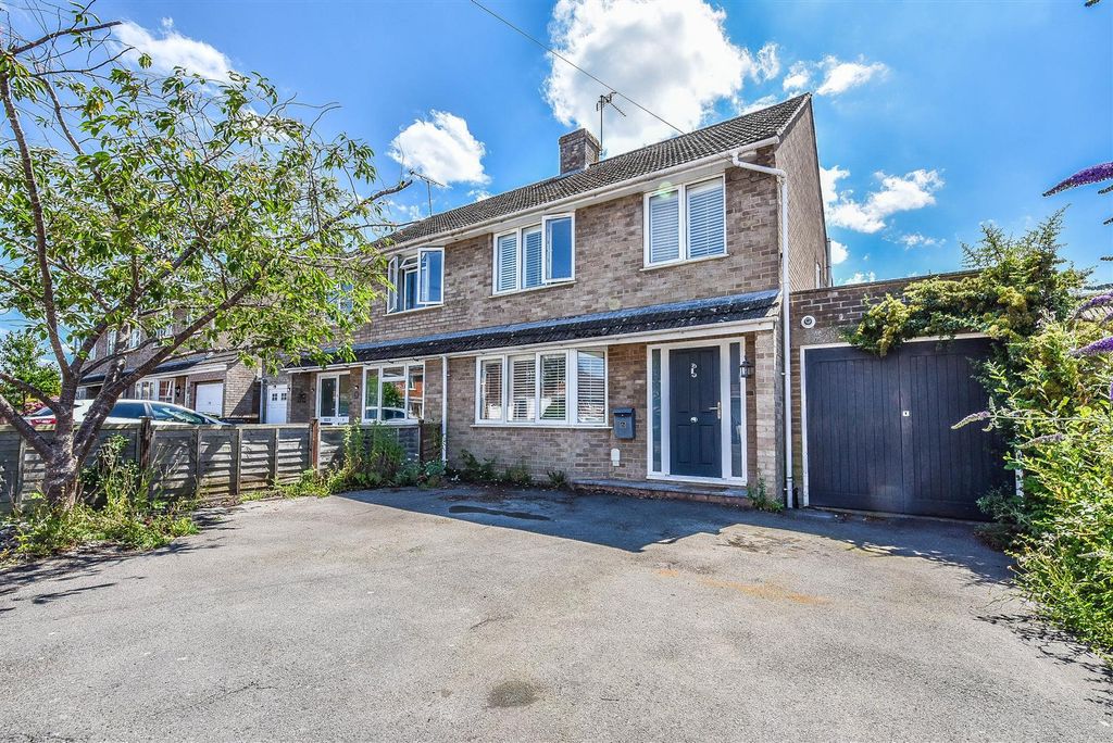 3 bed semi-detached house for saleLeaze Close, Berkeley GL13