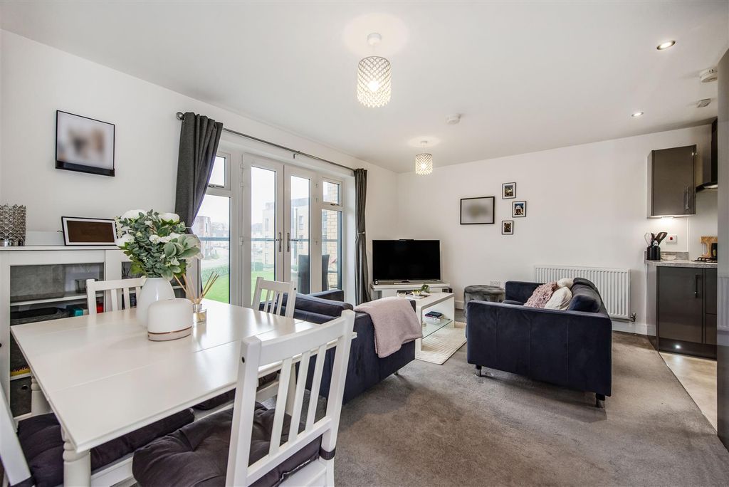 2 bed flat for saleCashmere Drive, Andover SP11 photo 5