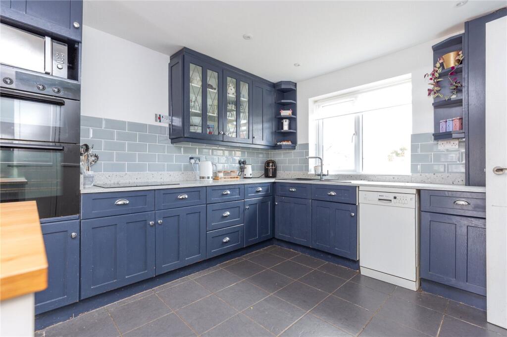 Dukes Close, Wincanton, Somerset, BA9 photo 3