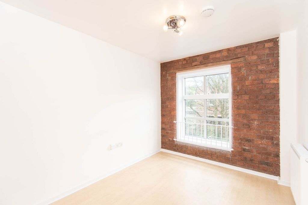 Additional image 9 of 2 bed flat for saleCamlough Walk, Chesterfield S41