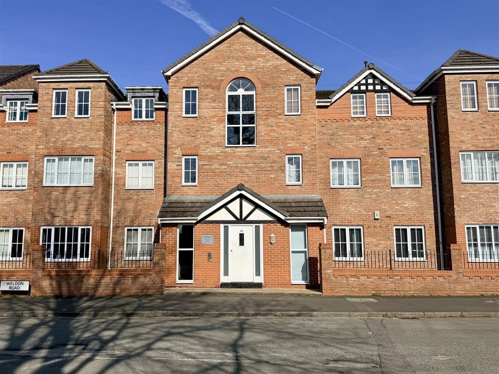2 bed flat for saleWeldon Road, Broadheath, Altrincham WA14