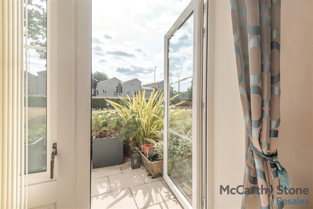 Additional image 3 of 1 bed flat for saleQueen Elizabeth Place, Orchard Lane, Alton GU34