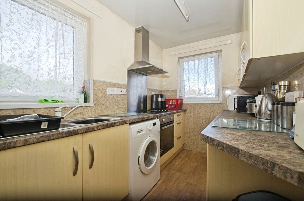 Additional image 3 of 2 bed flat for saleCoed Edeyrn, Llanedeyrn, Cardiff CF23