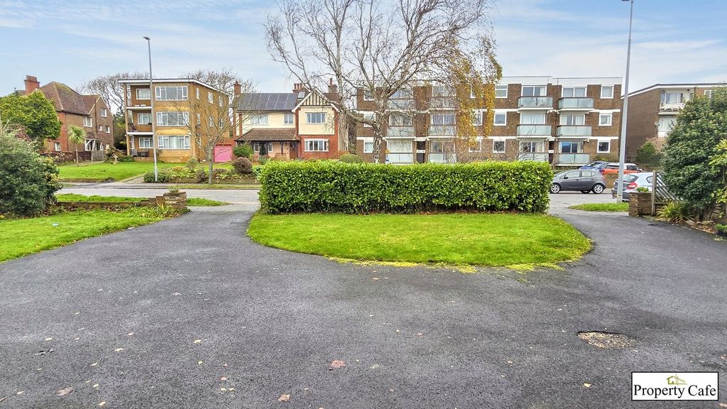 Additional image 17 of 2 bed flat for sale1 Cooden Drive, Bexhill On Sea TN39