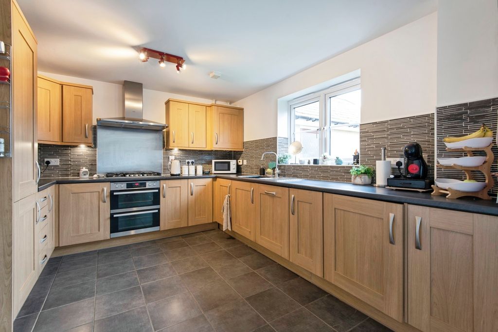 Additional image 4 of 5 bed town house for saleWalton Grove, Biggleswade, Bedfordshire SG18