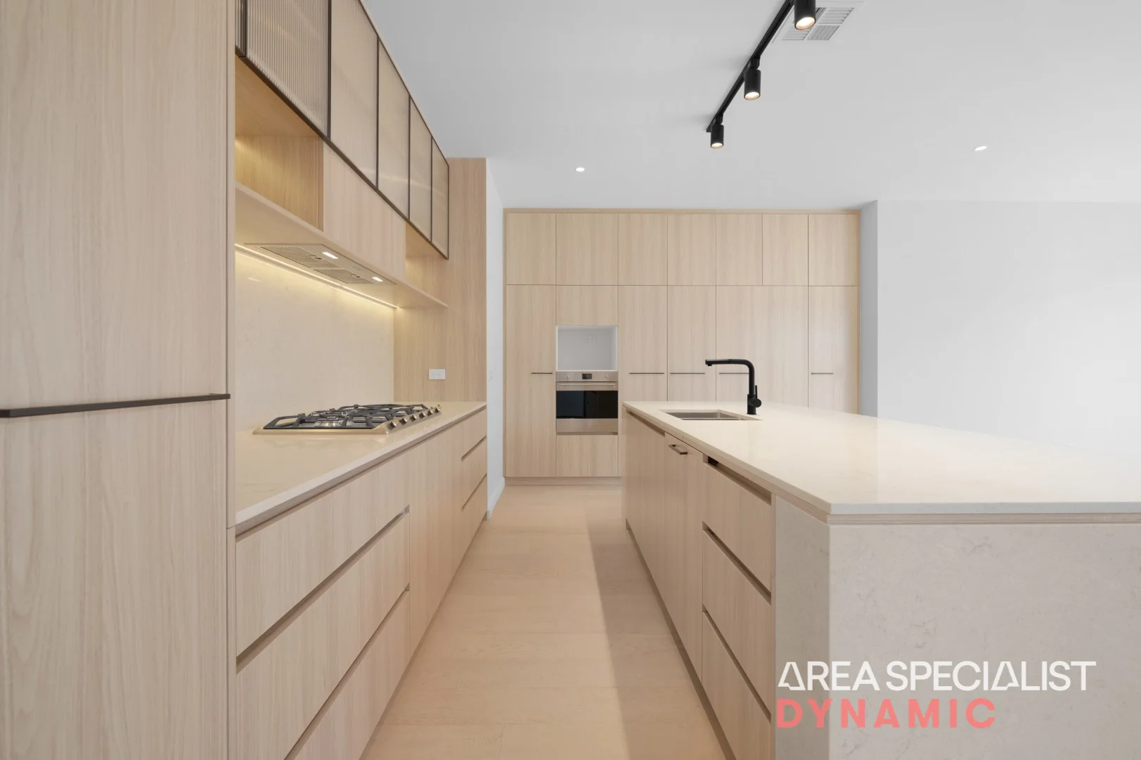 32 Robertson Rd, Nunawading VIC 3131 photo 2