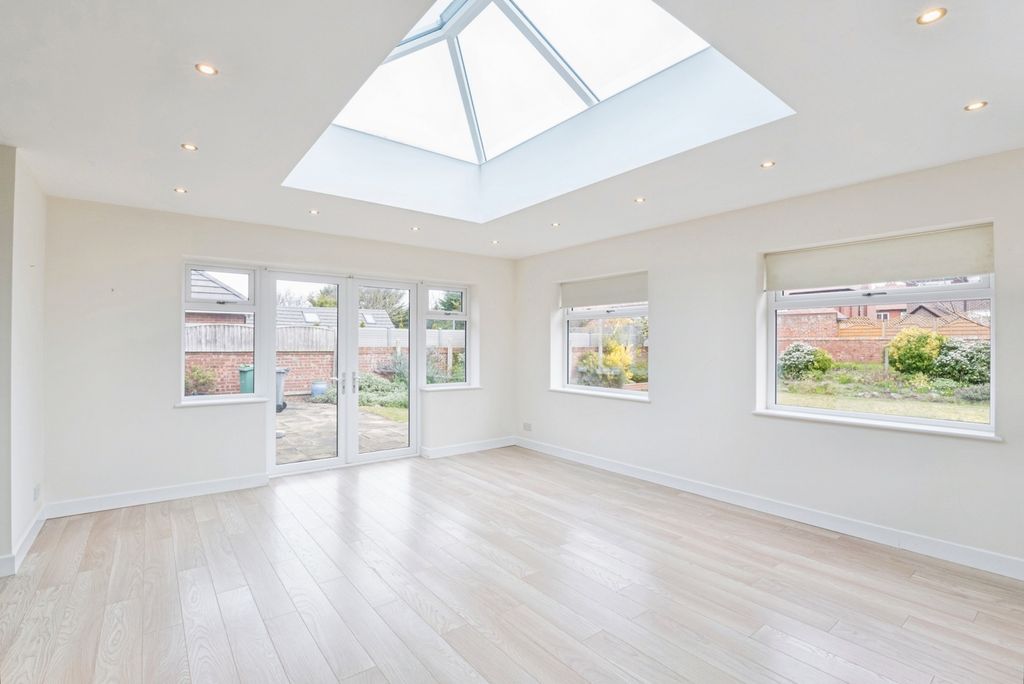 Additional image 16 of 3 bed bungalow for saleClifton Drive North, Lytham St. Annes, Lancashire FY8