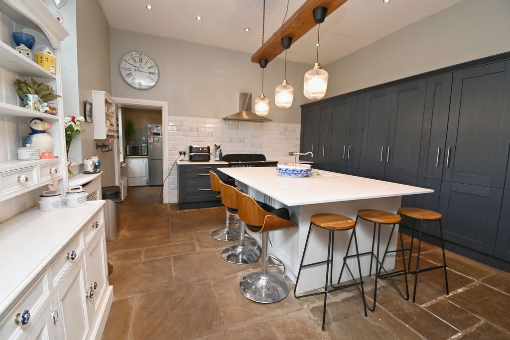 5 bed detached house for saleLund Hill Lane, Royston, Barnsley S71