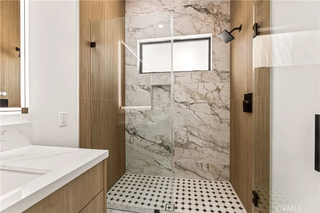 Additional image 41 of 1170 S Lucerne Blvd, Los Angeles, CA 90019