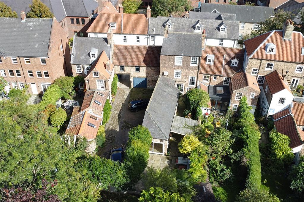 Additional image 26 of 4 bed terraced house for saleLairgate, Beverley HU17