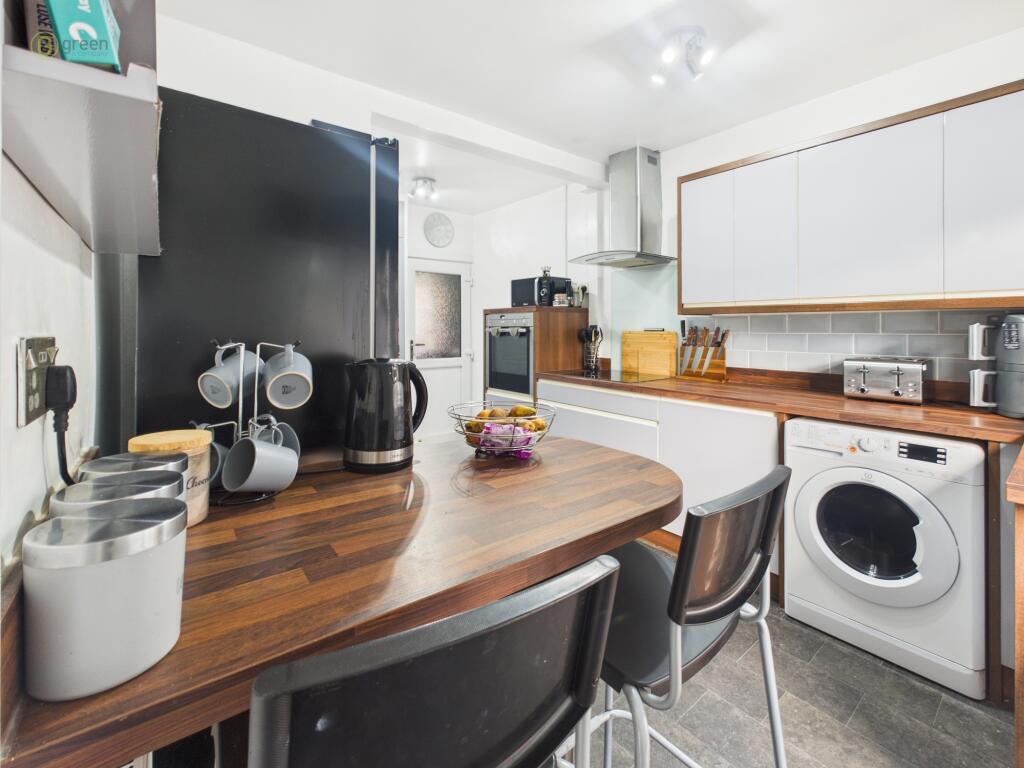 Oakthorpe Drive, Kingshurst, B37 photo 4