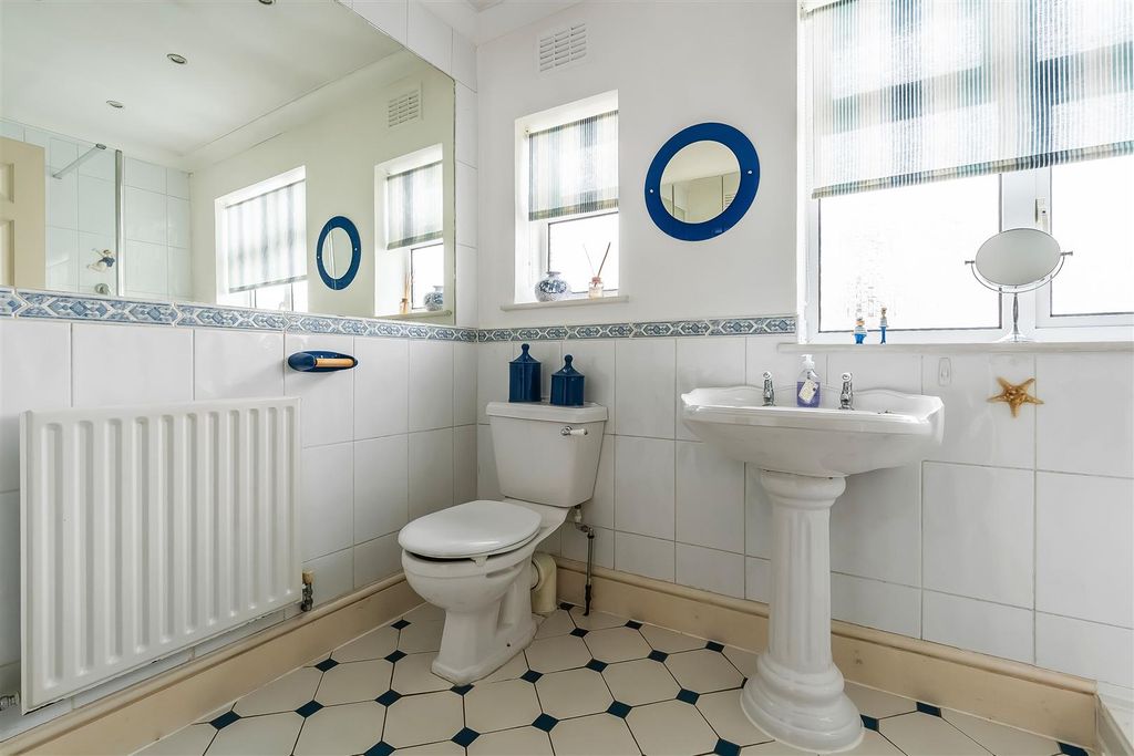 Additional image 15 of 3 bed chalet for saleWest Farm Close, Ashtead KT21