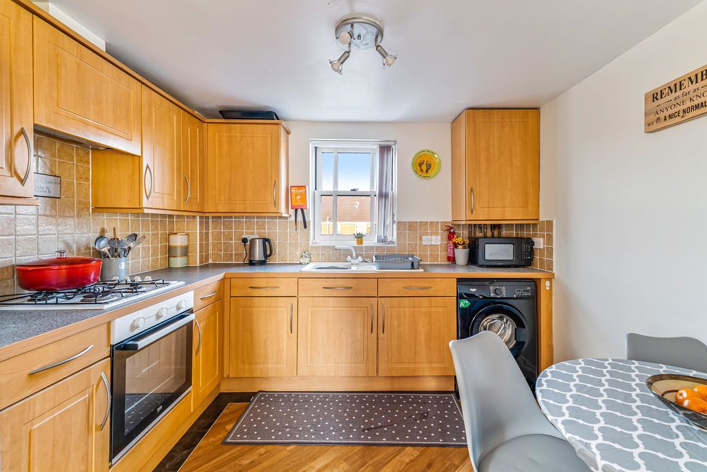 2 bed flat for saleLongridge Way, Weston-Super-Mare BS24 photo 5