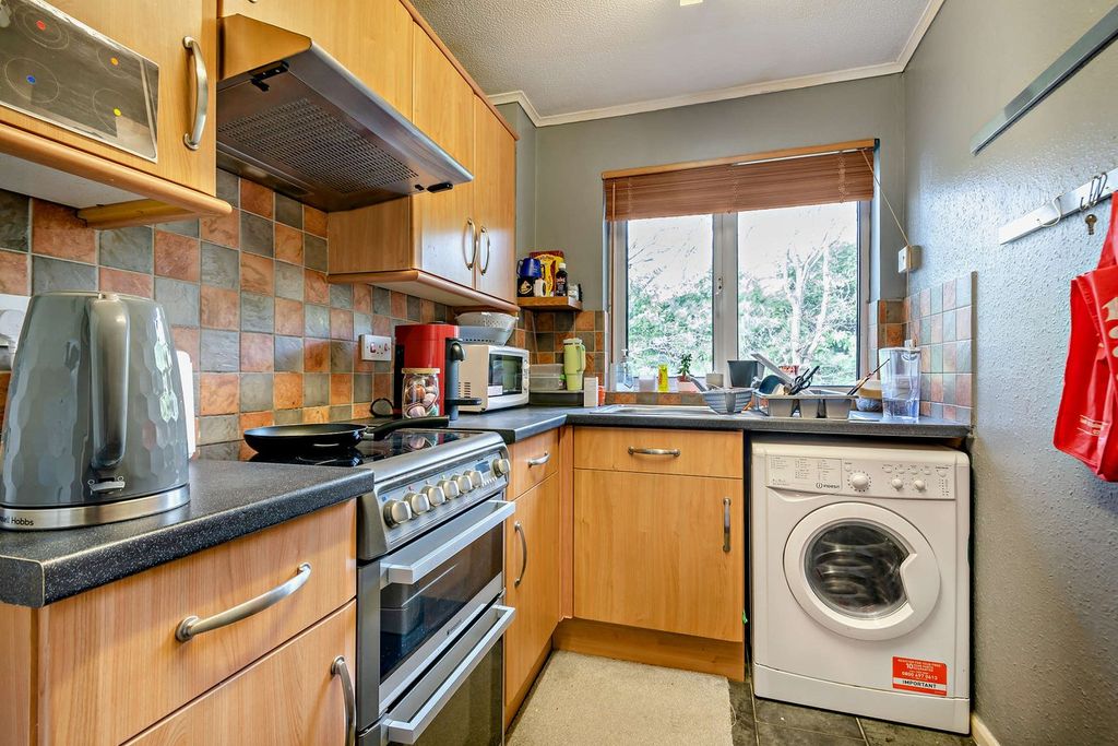 Additional image 7 of 1 bed flat for saleWillowmead Close, Woking GU21