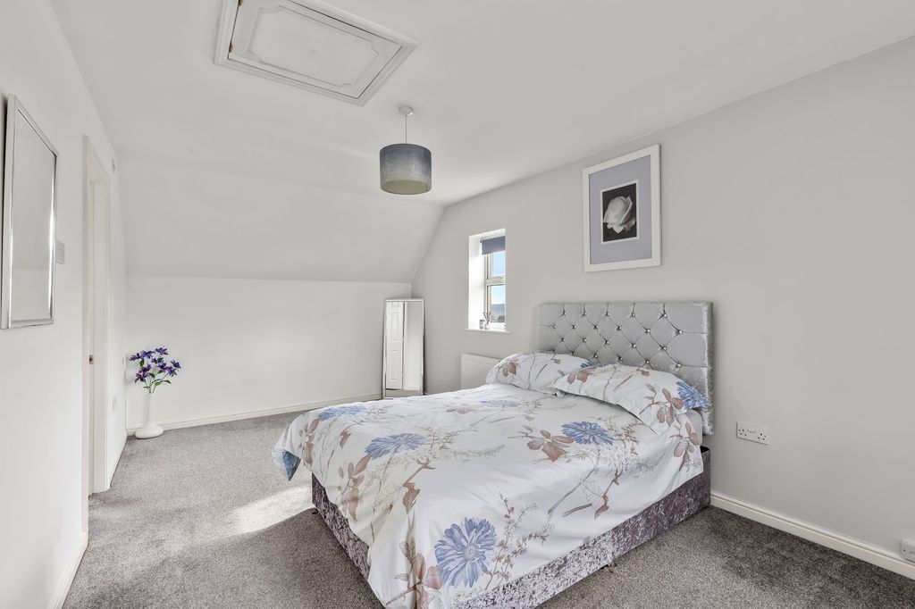 Additional image 6 of 6 bed detached house for saleAgincourt Drive, Bingley, West Yorkshire BD16
