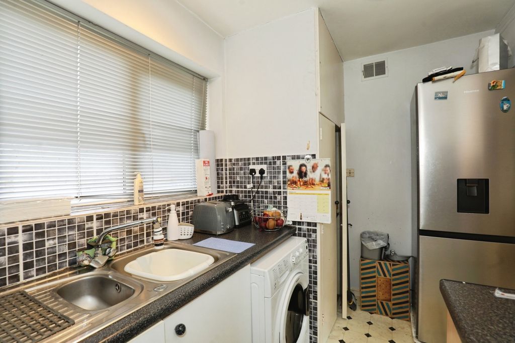 Additional image 6 of 1 bed flat for saleHarrowby Drive, Newcastle, Staffordshire ST5