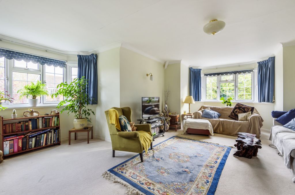 3 bed flat for saleCriagleith, Grove Road, Beaconsfield HP9 photo 2