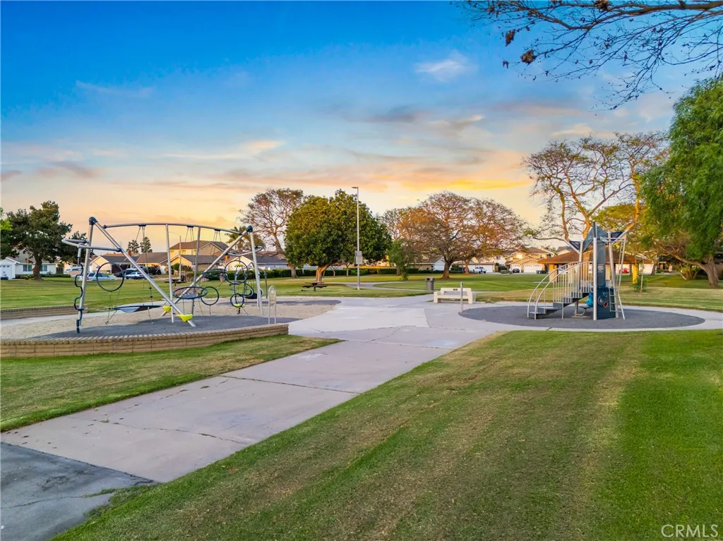 9662 Woodlawn Drive, Huntington Beach, CA 92646