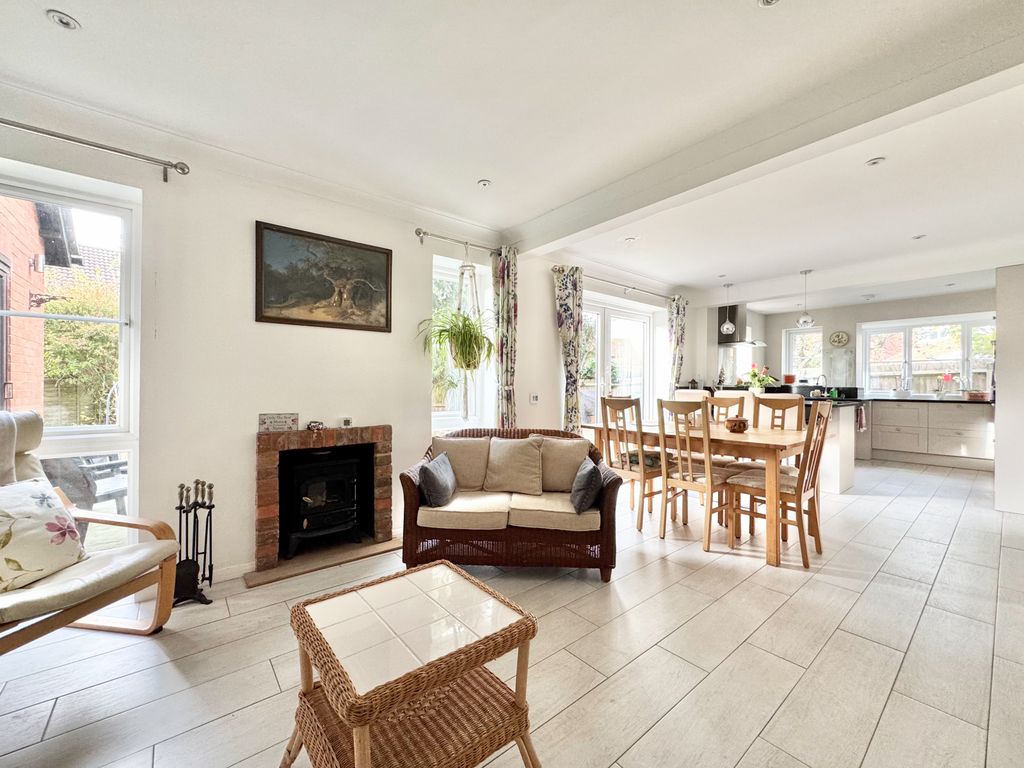 Additional image 3 of 4 bed detached house for saleMandelyns, Northchurch, Berkhamsted HP4