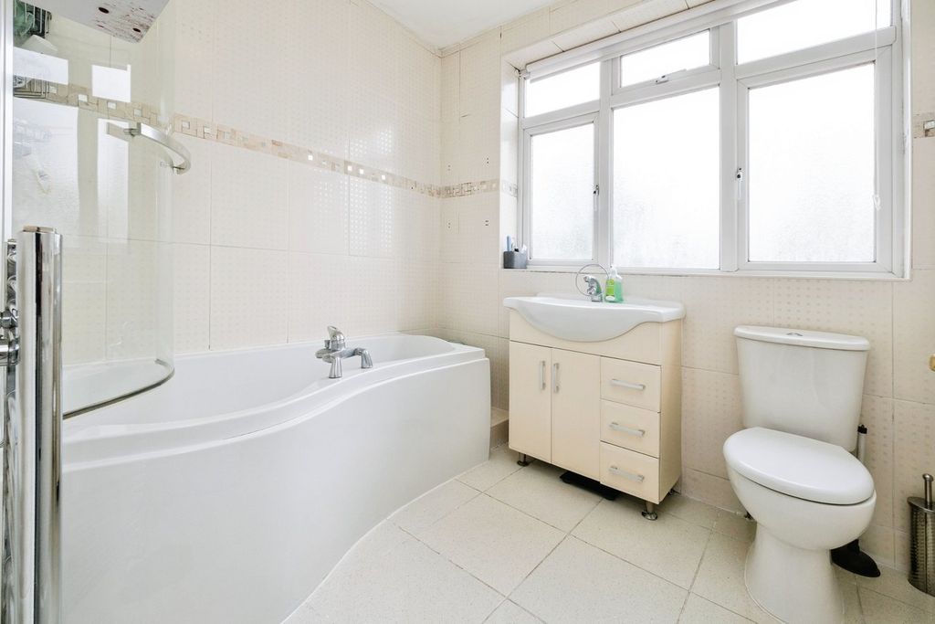Additional image 15 of 3 bed terraced house for saleSt Thomas Gardens, Ilford IG1