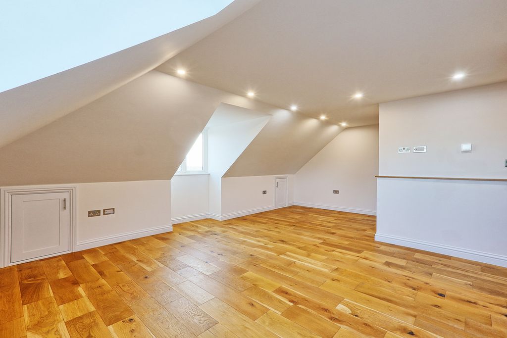 Additional image 39 of 6 bed detached house for saleCurtis Road, Emerson Park RM11